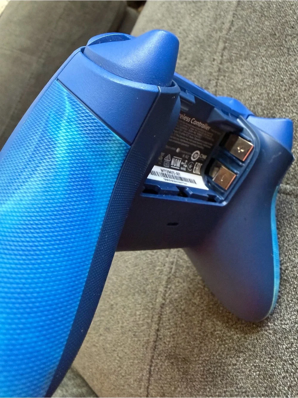 Xbox Wireless Gaming Controller in Aqua Shift Colors